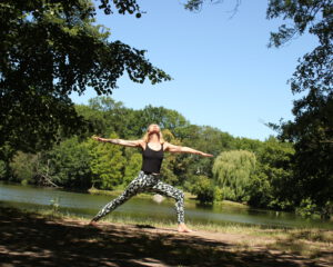 erdendes Yoga im Park